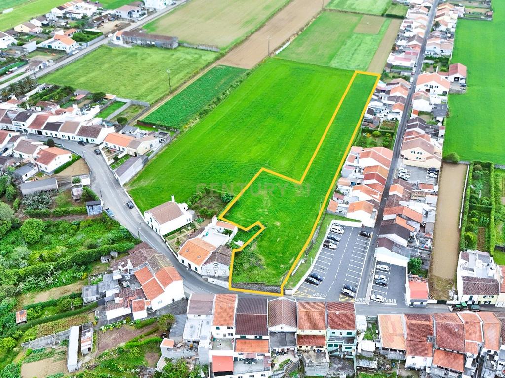  Terreno e Ruina com Potencial em Ribeira Grande - Image 1