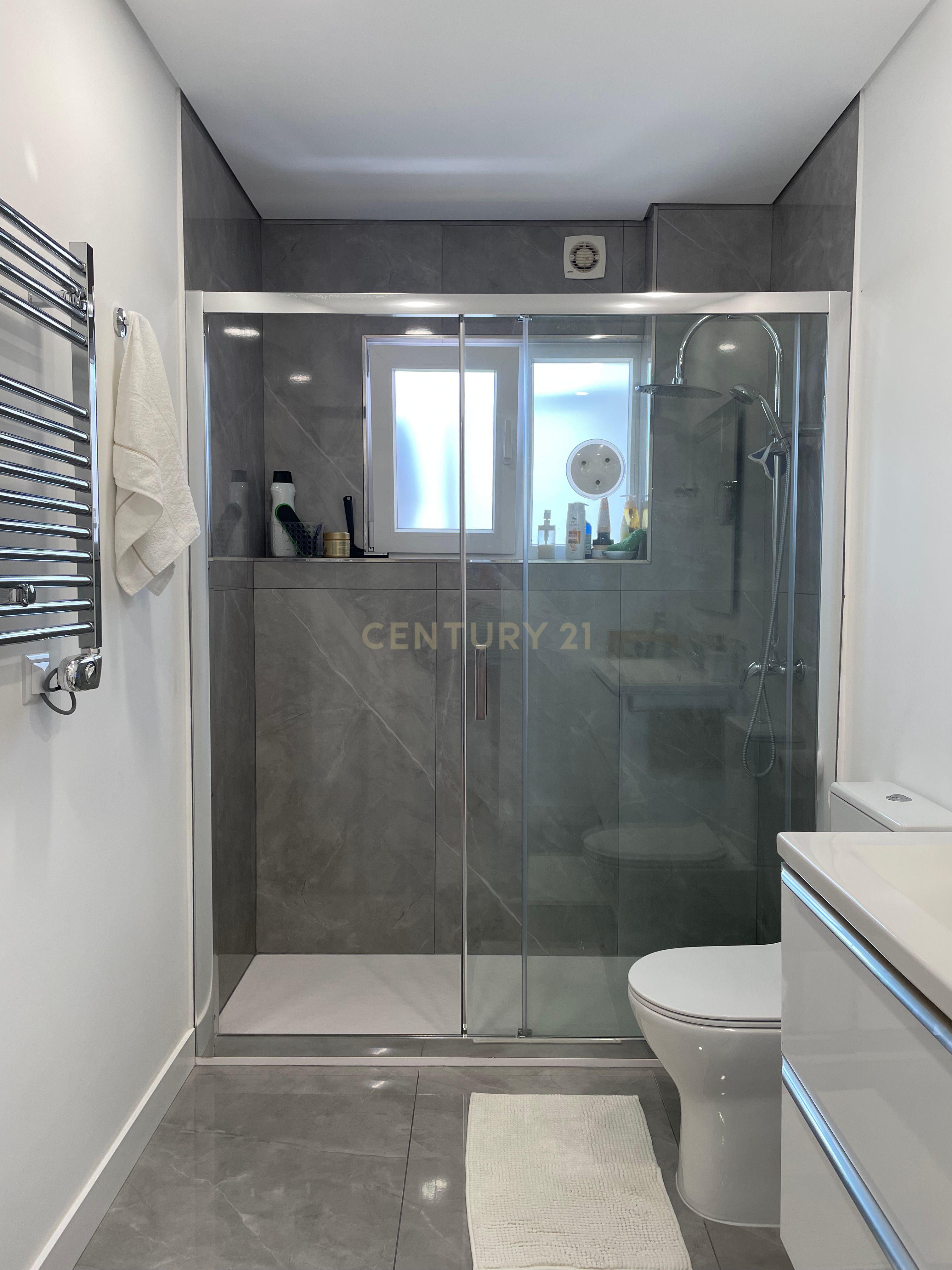apartamento T2 situado numa das zonas mais privilegiadas de Almada - Image 15