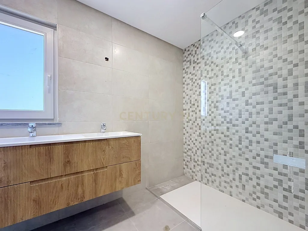 Moradia Geminada T4 no Casal do Marco Com Piscina - Image 33