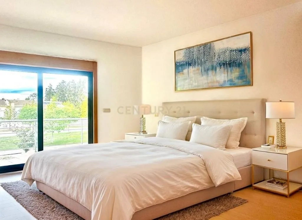 Apartamento T4 com Terraço, Varandas, Garagem e Lugar de Estacionamento, na Vila Serena, Pinhal Novo - Image 20