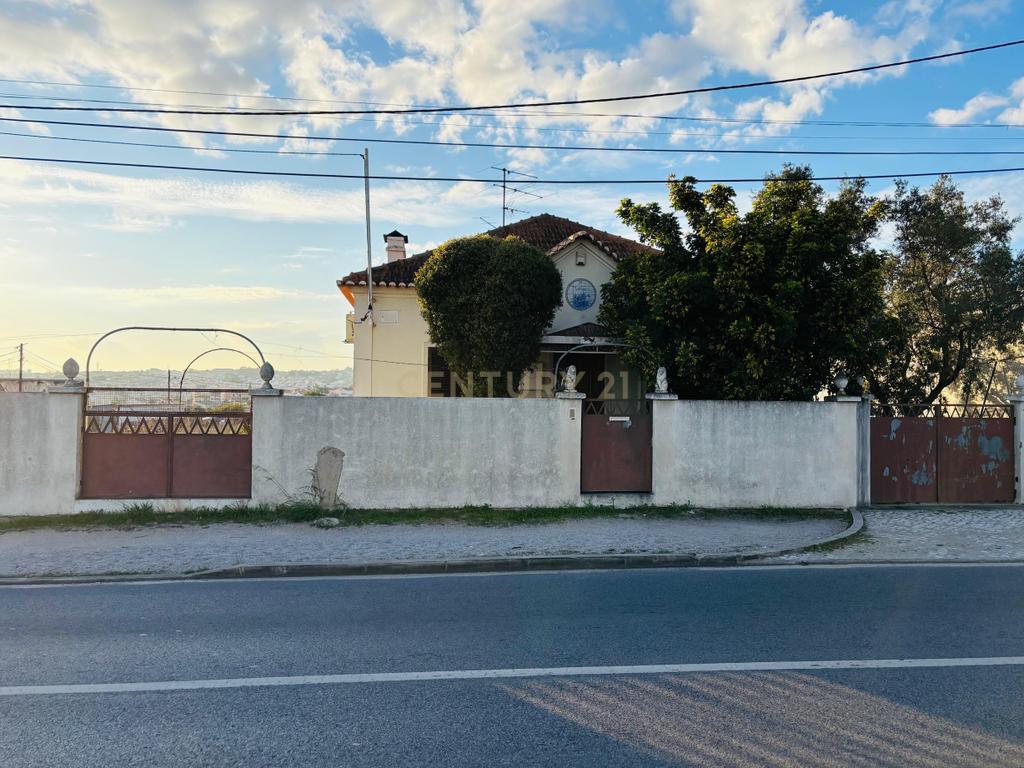 Terreno Industrial com Moradia no Feijó - Image 1