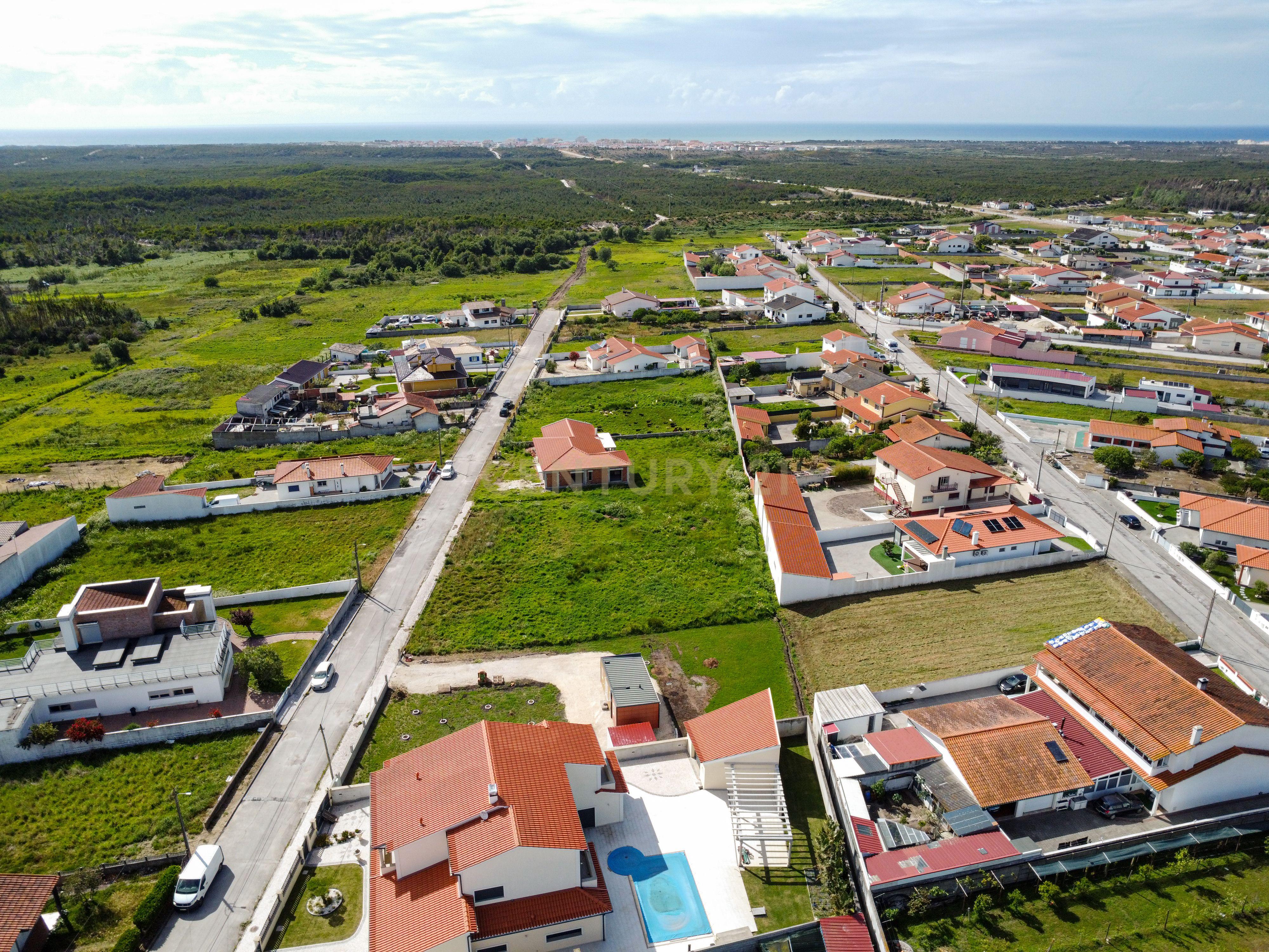 Fotografia 4 de TERRENO URBANO PARA CONSTRUÇÃO EM VIEIRA DE LEIRIA COM  1.039 m²