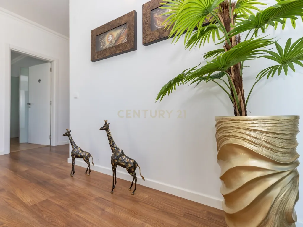 🌳 Moradia T4 Isolada com Jardim e Terraço na Quinta da Serralheira 🌞 - Image 57