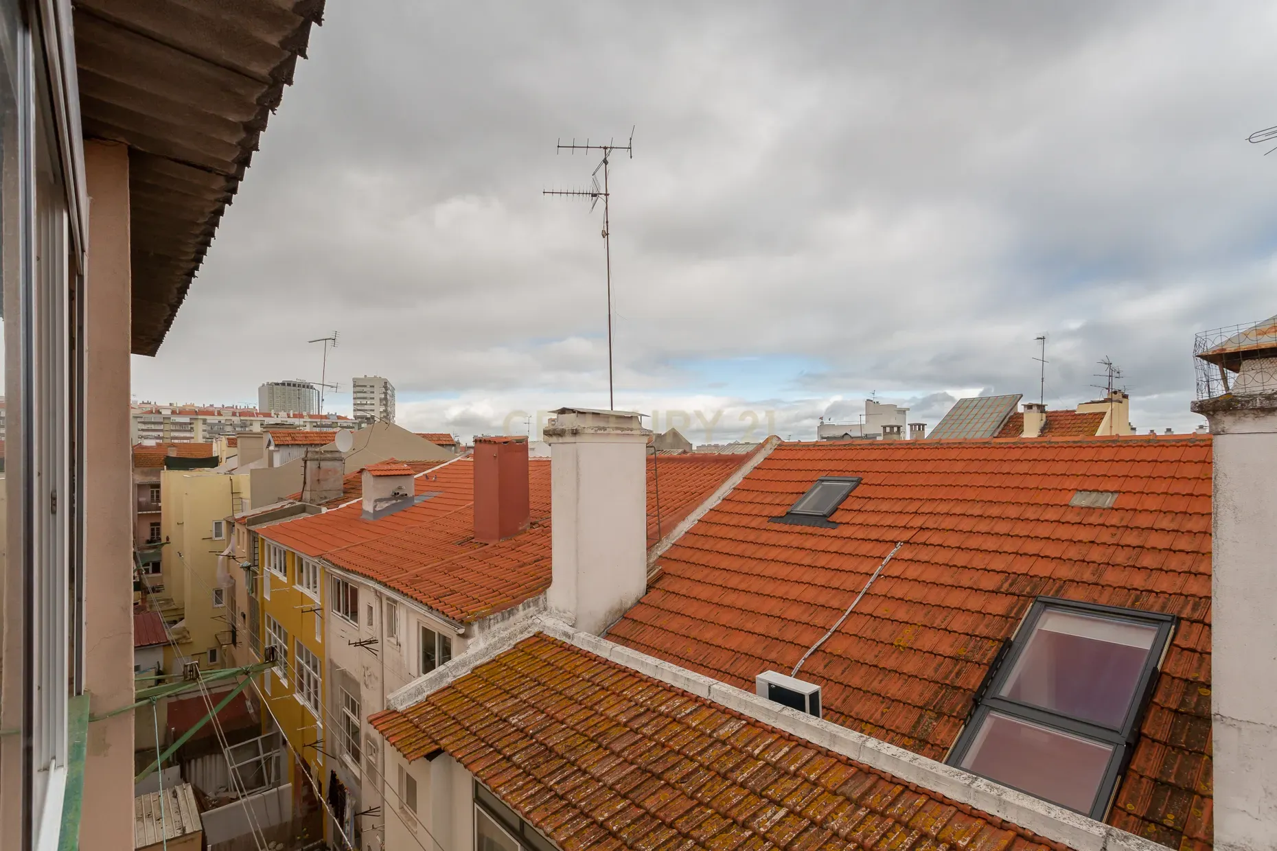 Apartamento T1+1 mobilado com Vista para o Rio em Lisboa - Image 32