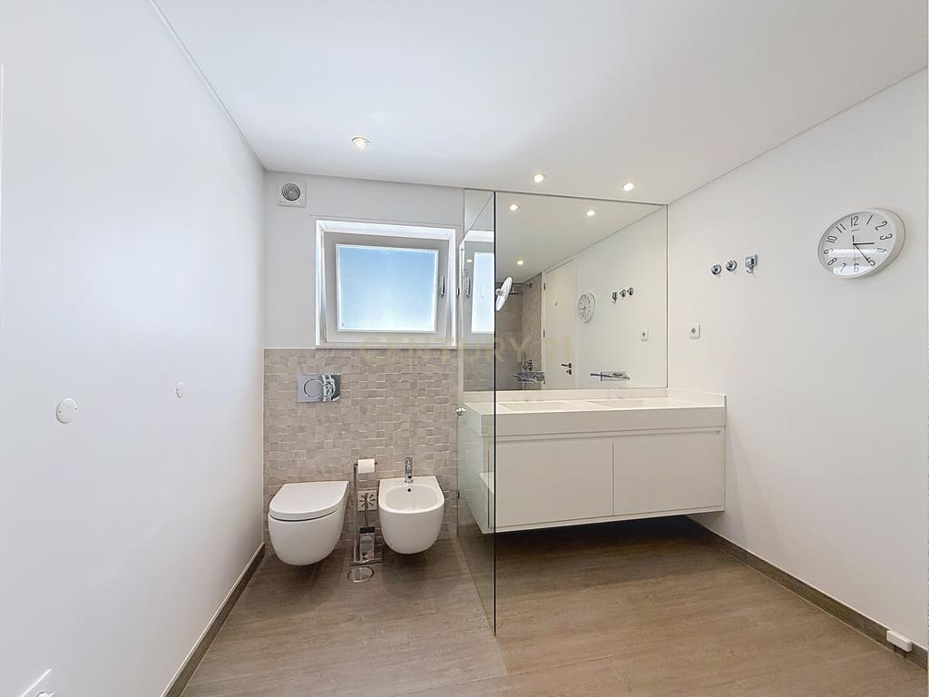 Luxuosa Moradia T3 com Vista Mar em S. Pedro do Estoril, Parede - Image 33