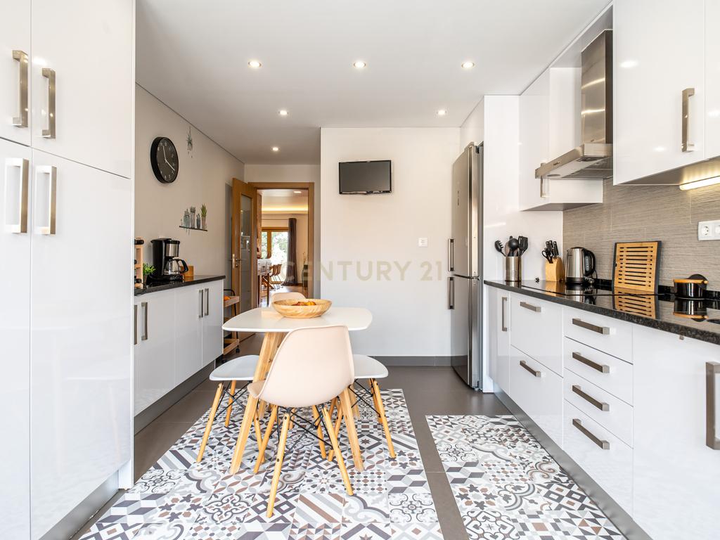Apartamento T3+1 com Sótão de 100m² na Abrunheira – Oportunidade Única!   - Image 14
