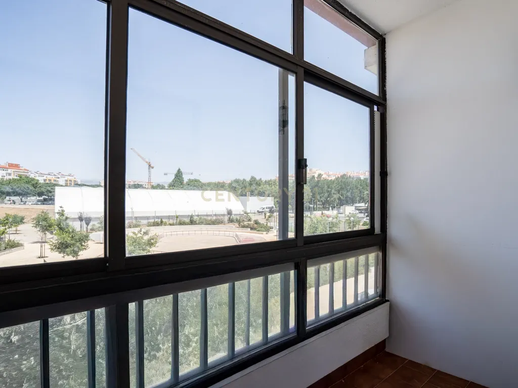 Fantástico Apartamento T2 Transformado em T3 na Parede – Próximo da Praia com estacionamento - Image 14