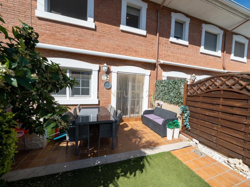 Apresentamos-lhe uma magnífica moradia em Cambrils — perfeita para quem procura conforto, estilo e excelente qualidade de vida na Costa Dourada. - Image 18