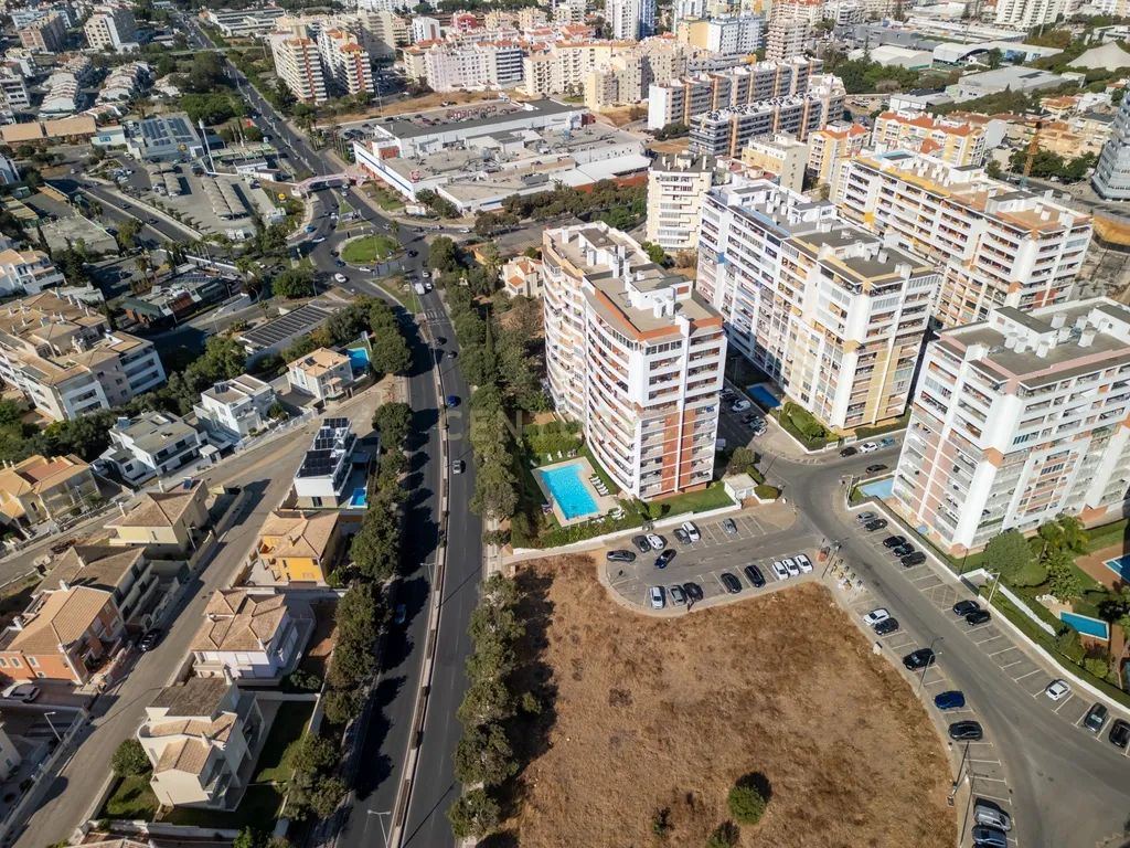 T0+1 mobilado, em condominio c/ piscina, Portimão - Image 23