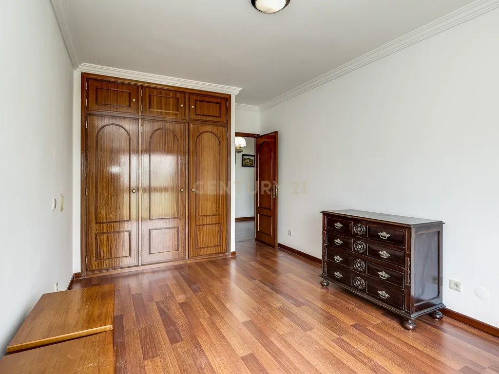 Apartamento T3 com box para arrendamento em Carnaxide - Image 20
