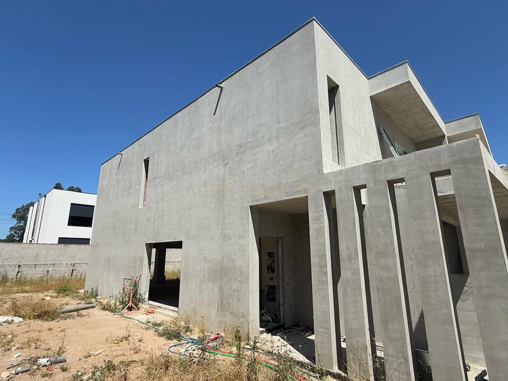 Moradia Geminada Chave na Mão – Fase Final de Construção! - Image 19