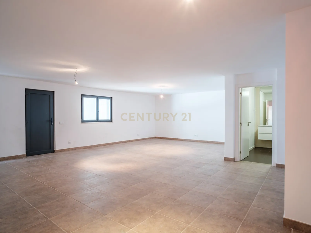 Moradia Independente T5 de Luxo com Piscina e Garagem a 5 minutos do Kings College - Image 19