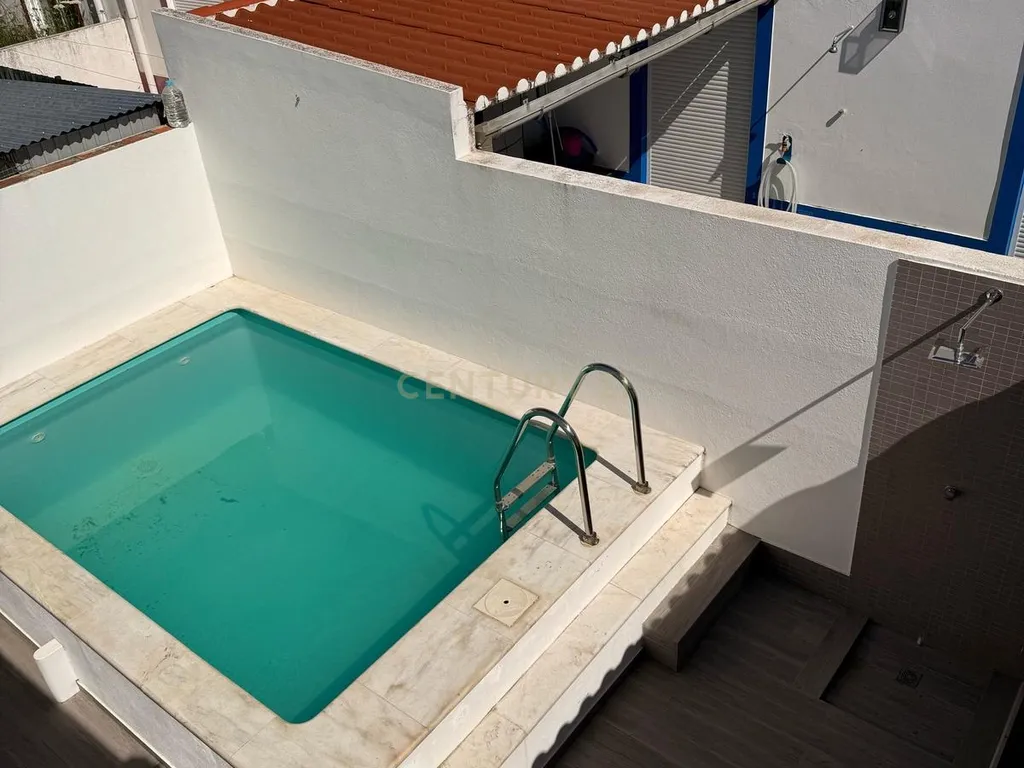 Moradia Moderna com Piscina em Évora - 3 Quartos e Estacionamento - Image 47