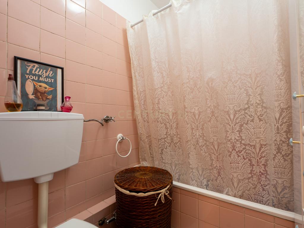 Apartamento T2 em Santo António dos Cavaleiros_Muito bem localizado - Image 25