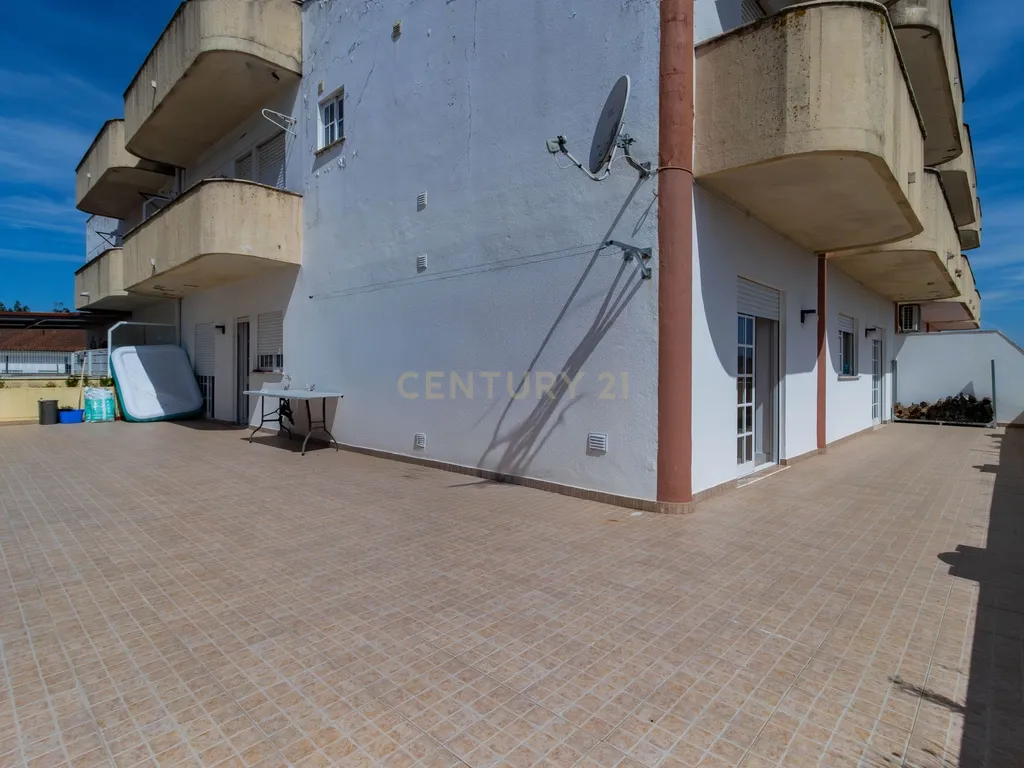 Espaçoso Apartamento T3 na Freixianda com Terraço - Image 16