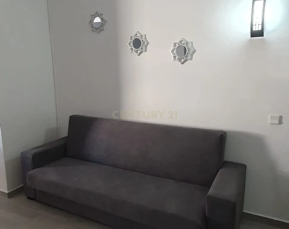 NÃO PERCA ESTA GRANDE OPORTUNIDADE! FANTÁSTICO APARTAMENTO T1 ESPAÇOSO TOTALMENTE REMODELADO EM CONDOMINIO FECHADO COM AMPLA VARANDA, PISCINA, RECEPÇÃO E SEGURANÇA 24H A PASSOS DA PRAIA! - Image 7