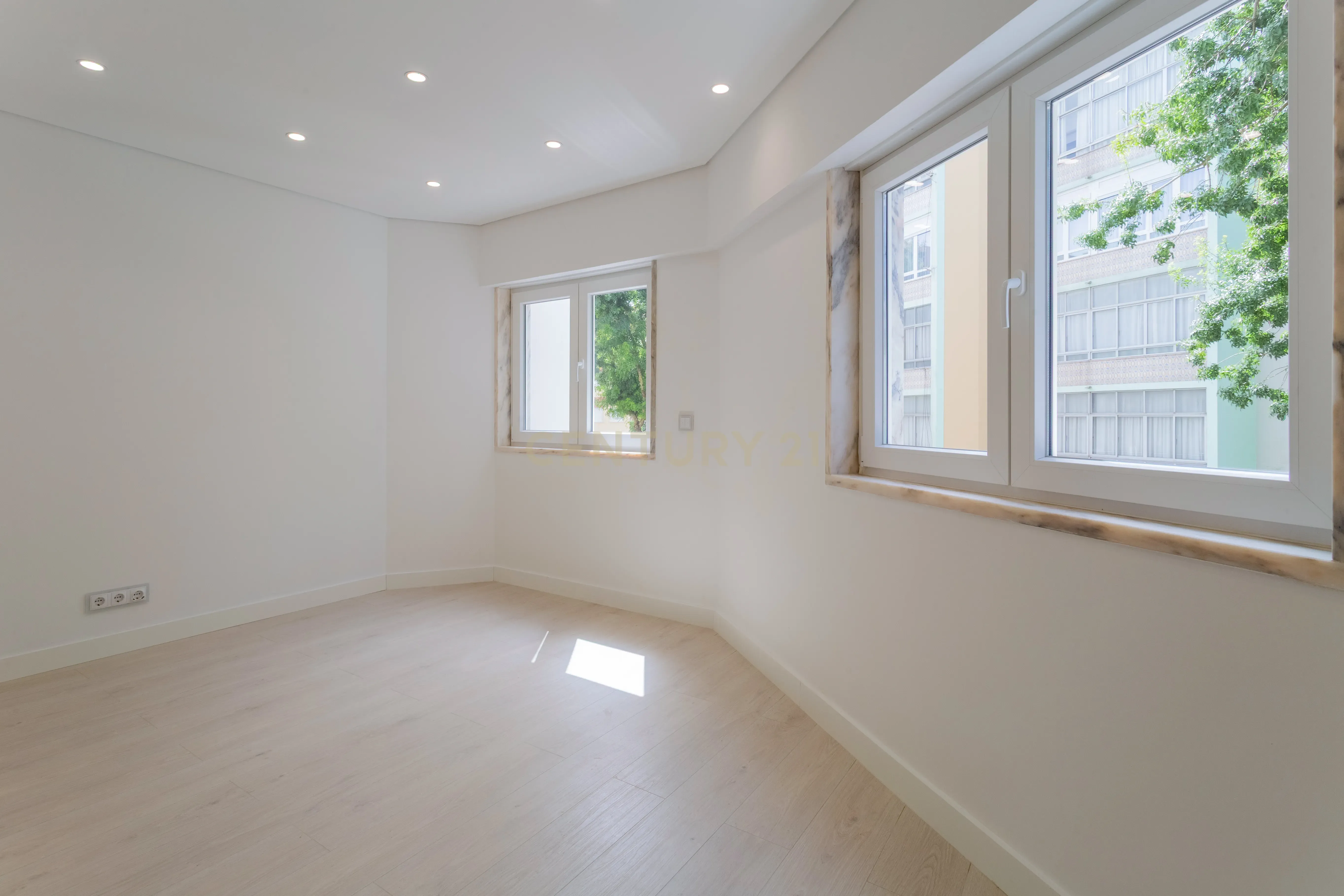 Fotografia 11 de T2 Renovado na Buraca | Modernidade, Conforto e Excelente Localização