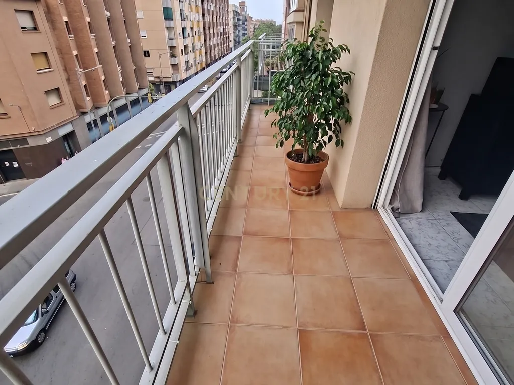 LUZ, LOCALIZAÇÃO E CONFORTO NO CORAÇÃO DE CERDANYOLA - Image 15