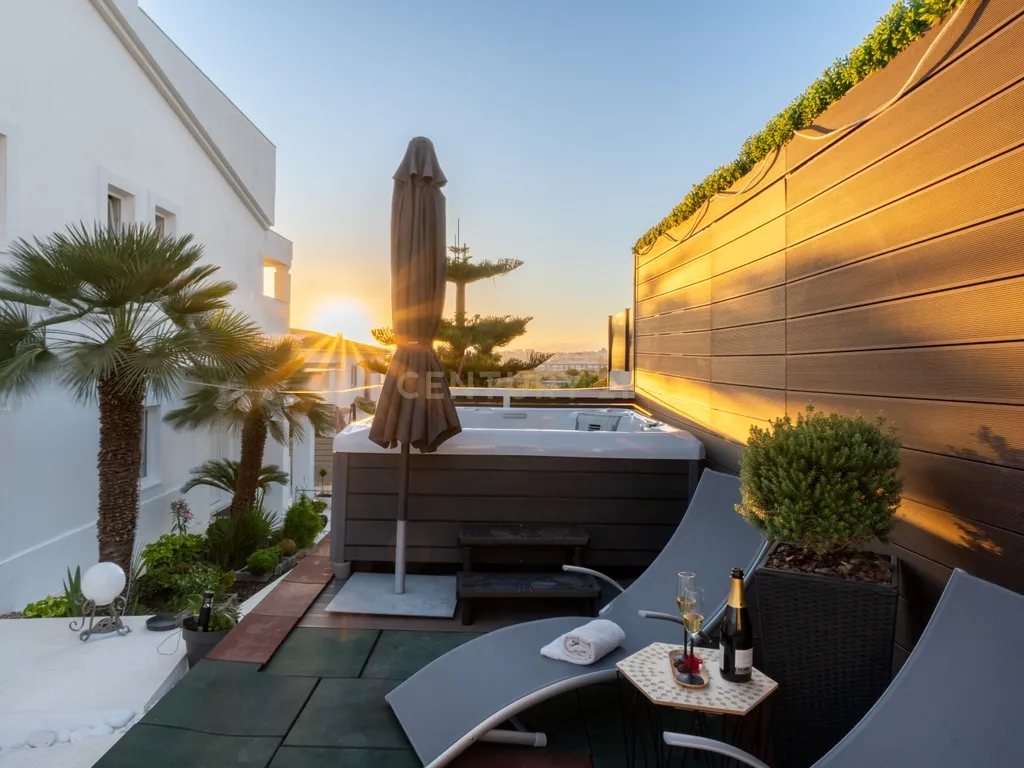 Moradia T5 com amplas áreas, jacuzzi e vista rio - Ferragudo - Image 3