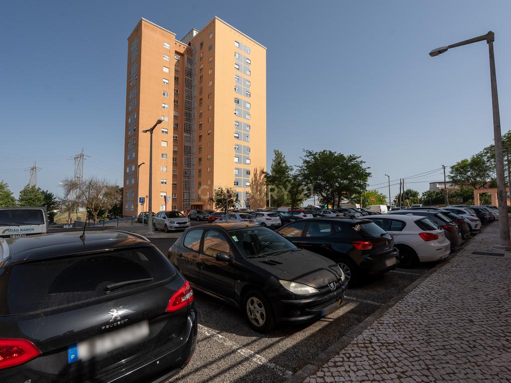 🏚️ ÓTIMO APARTAMENTO T3 - Santo António dos Cavaleiros - Image 38