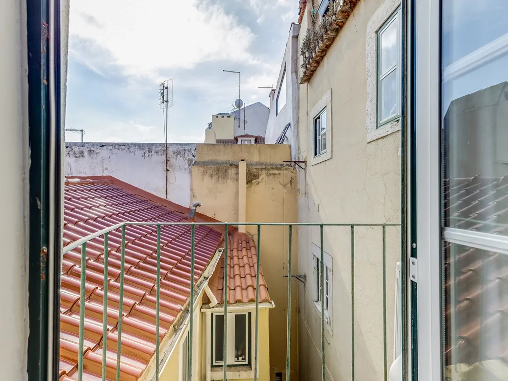 T2 DUPLEX EM ALFAMA COM VISTA PARA ARRENDAR - Image 18