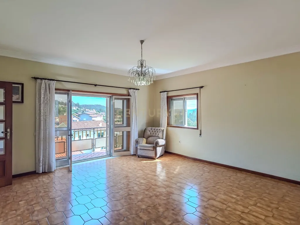 Moradia Bifamiliar T3+T3 em São Pedro da cova – Espaço, Tranquilidade e Conforto - Image 22