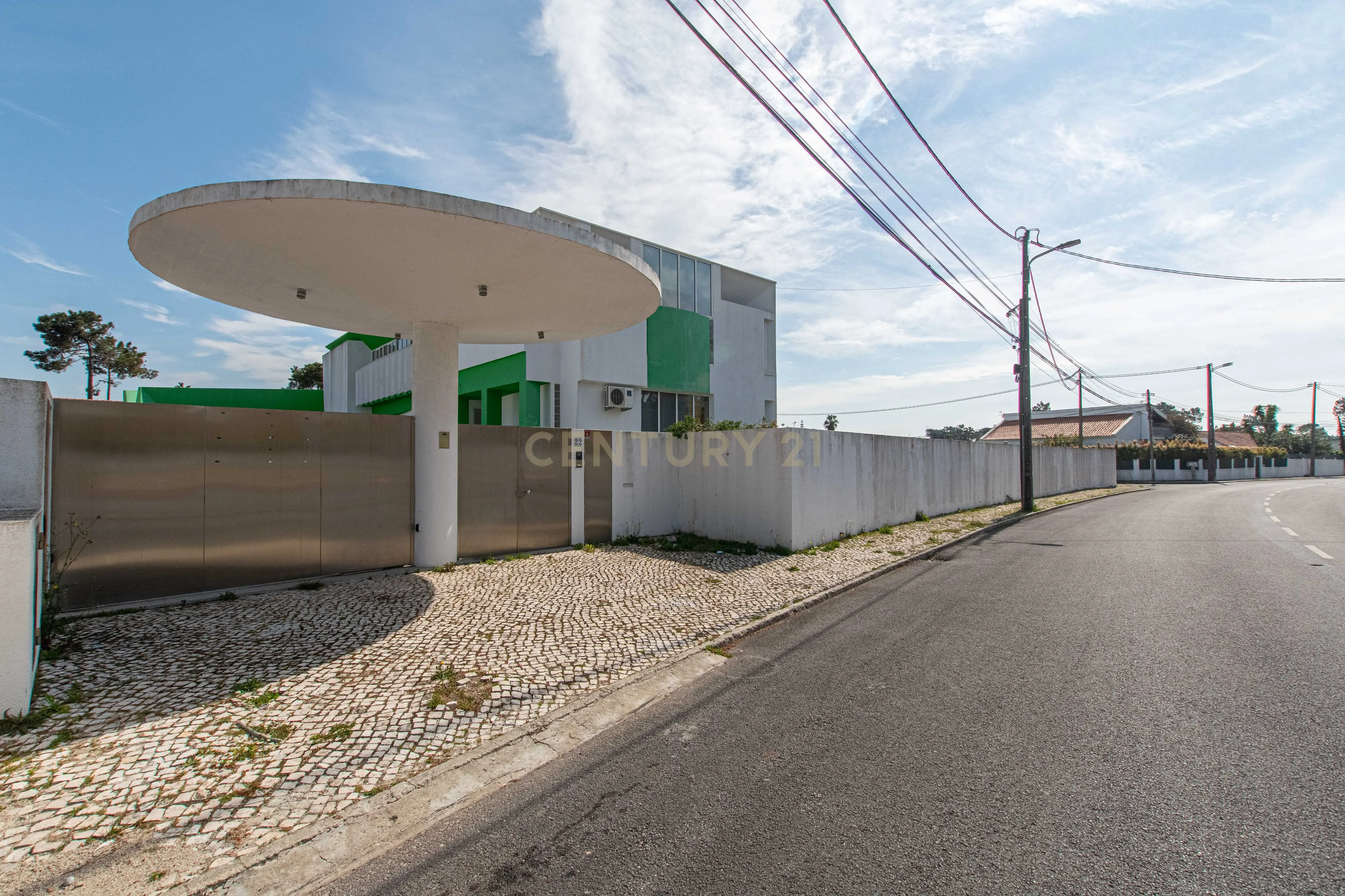 Fotografia 10 de Moradia Exclusiva com Piscina Interior, Mezzanine e Potencial Único na Verdizela
