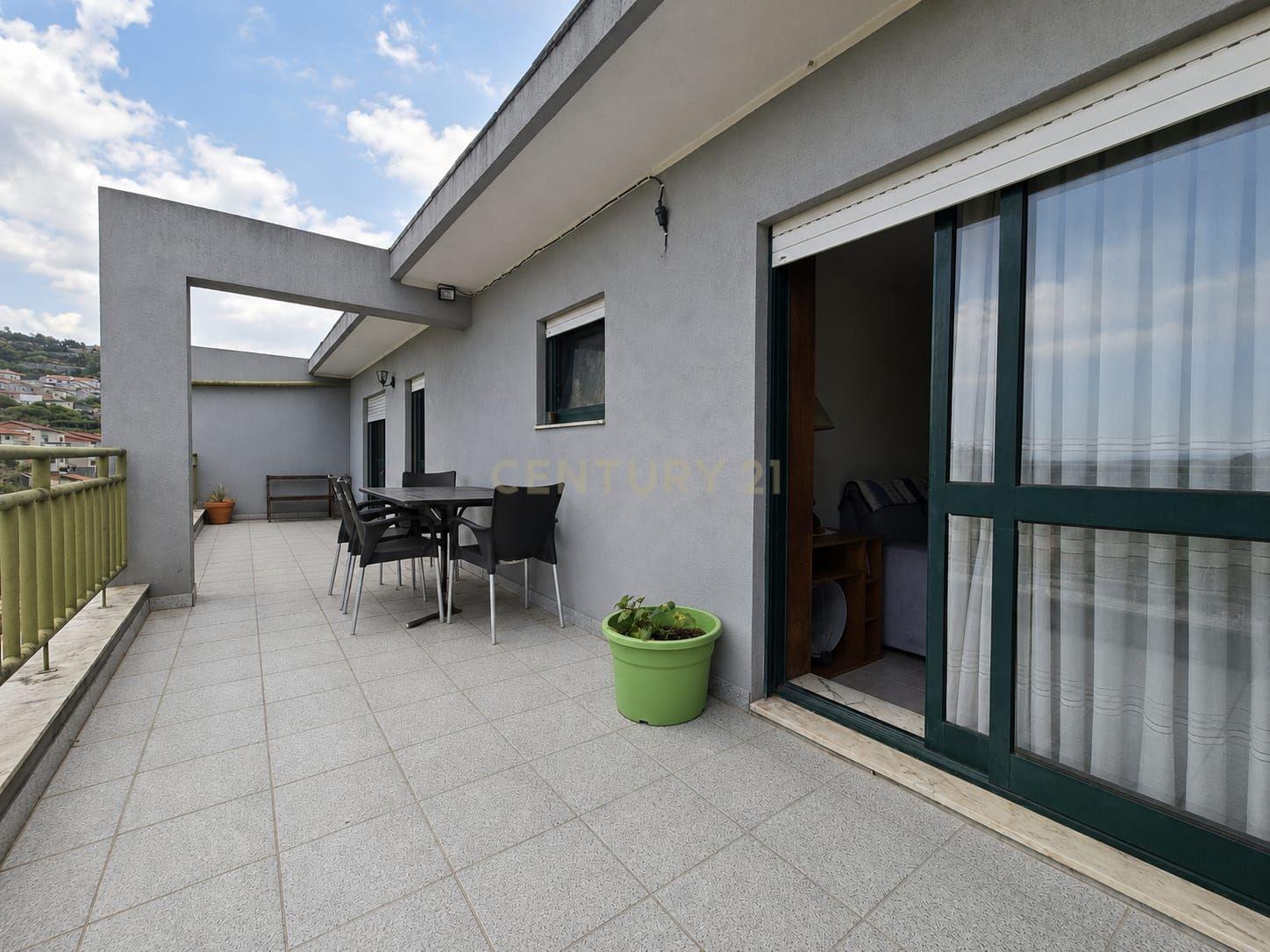 Fotografia 7 de T3 com amplos terraços, vistas panorâmicas, elevador e garagem em São Pedro da Cova