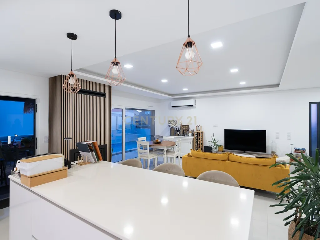 Moradia T3+1 Térrea de gaveto com Piscina, Domótica e Espaço Exterior | Fernão Ferro - Image 22