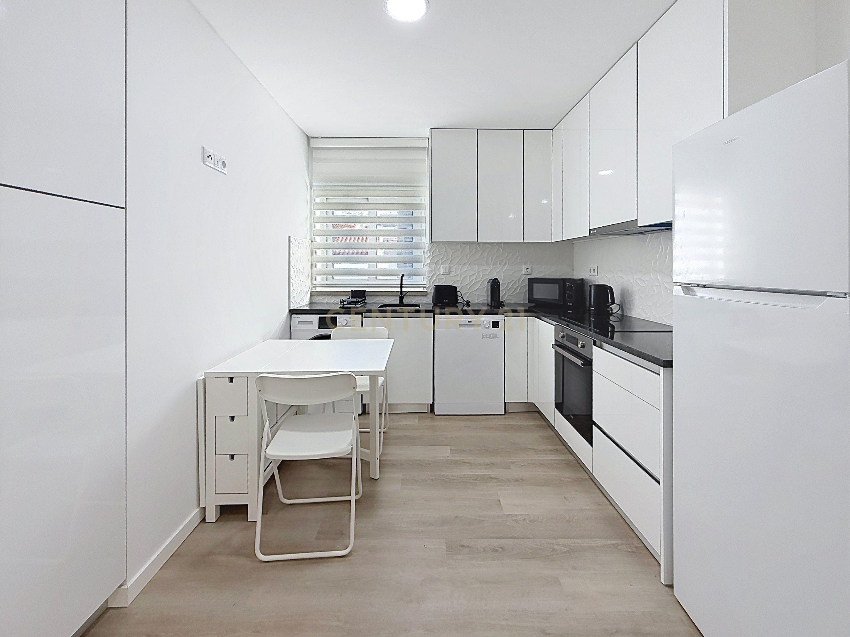 Fotografia 8 de Apartamento T2 Novo - Arrendamento no Centro da Nazaré