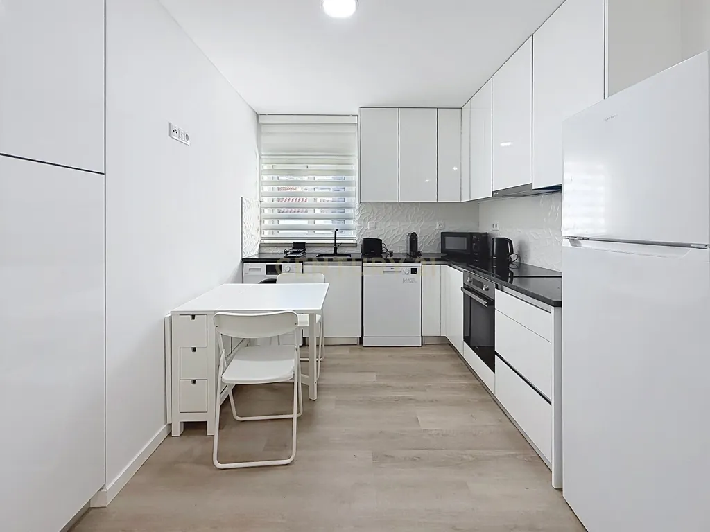 Apartamento T2 Novo - Arrendamento no Centro da Nazaré - Image 8