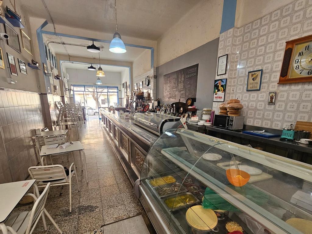 GRANDE OPORTUNIDADE DE TRANSFERÊNCIA DESTA TABERNA ABERTA DESDE 1965 QUE CONSERVA SEU CARÁTER TRADICIONAL. - Image 1