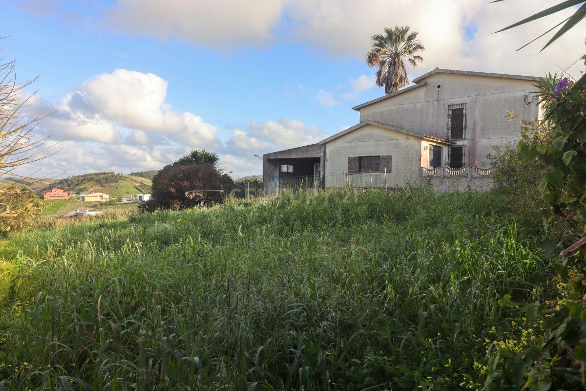 Moradia T2 + armazém situados em Ventosa, em Torres Vedras. - Image 6