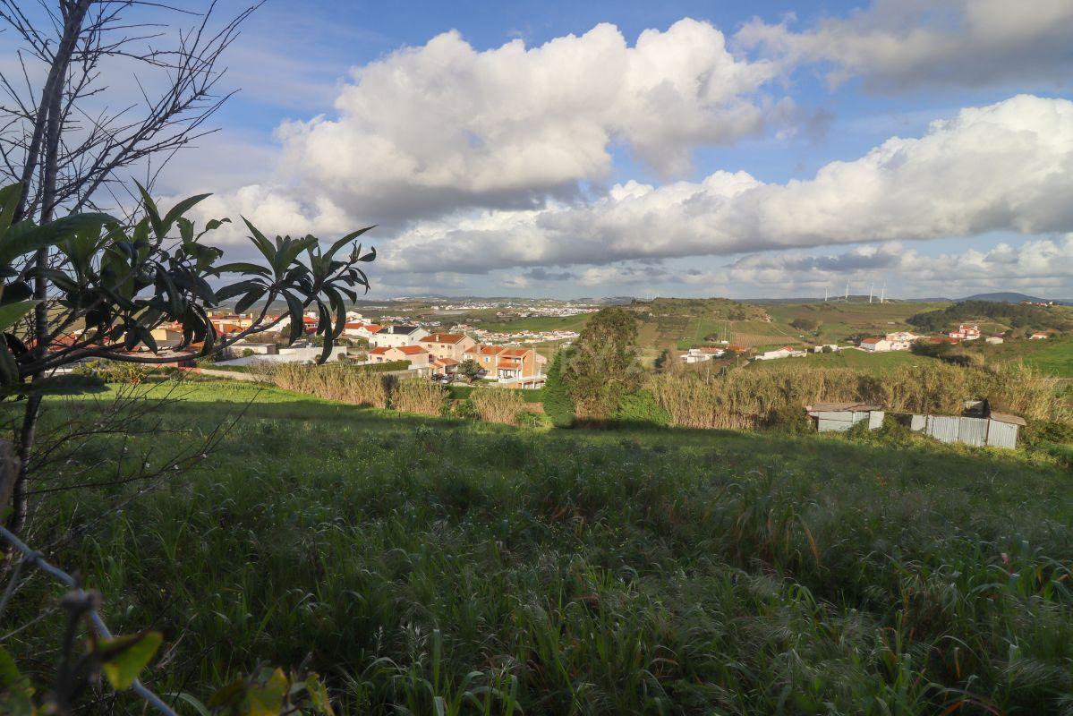 Moradia T2 + armazém situados em Ventosa, em Torres Vedras. - Image 11