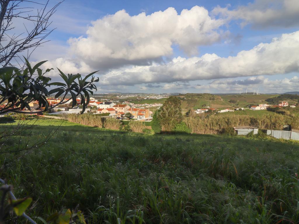Moradia T2 + armazém situados em Ventosa, em Torres Vedras. - Image 11