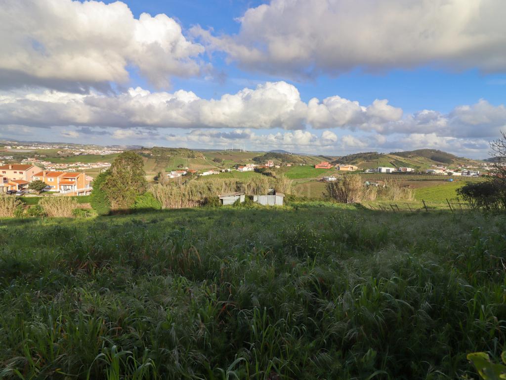 Moradia T2 + armazém situados em Ventosa, em Torres Vedras. - Image 10