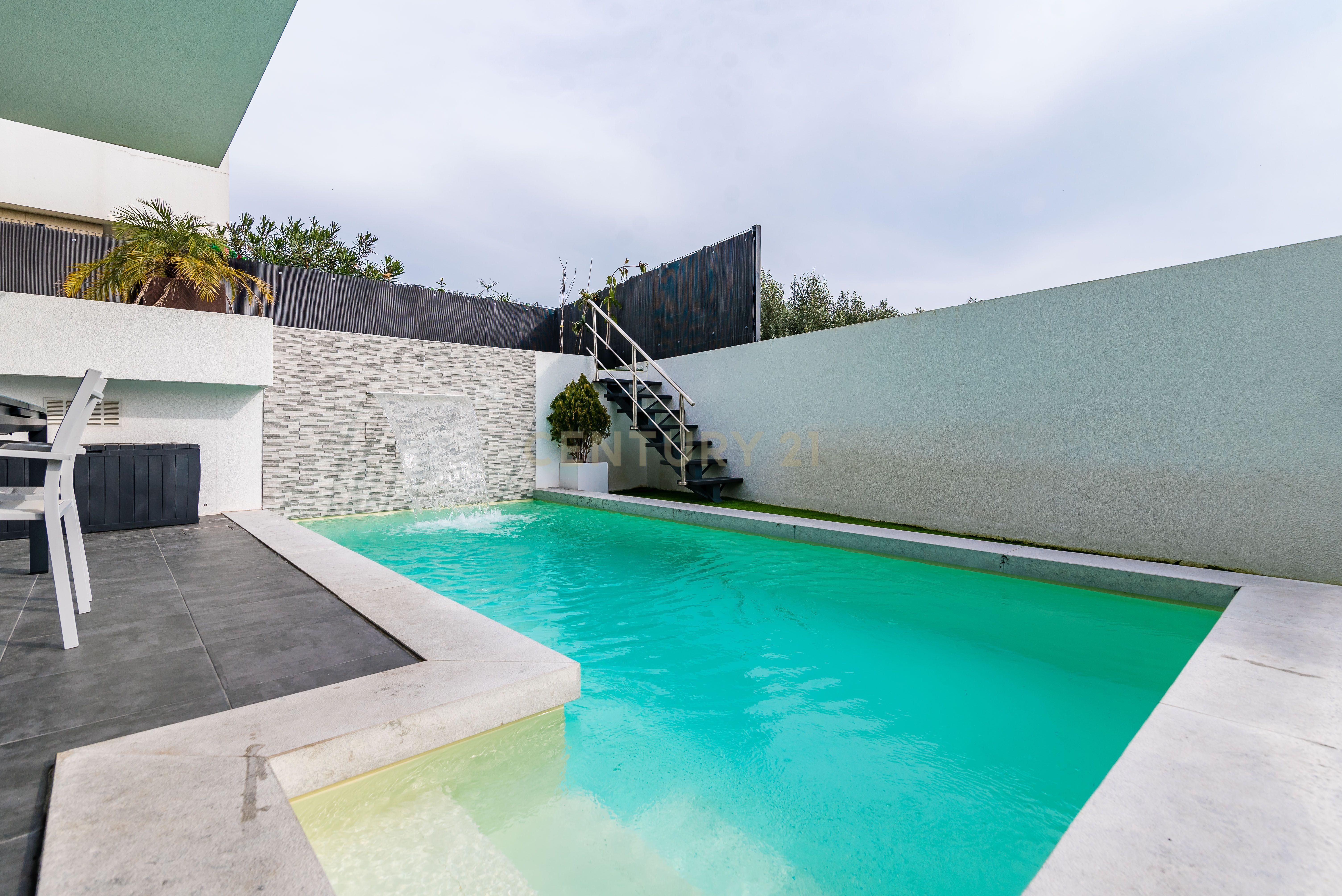 Luxuosa Moradia T3 com Vista Panorâmica em Loures, Lisboa para investimento! - Image 4
