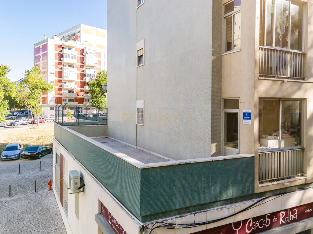 Espetacular Apartamento T5 com Terraço e Garagem, em São Domingos de Benfica, Lisboa - Image 38