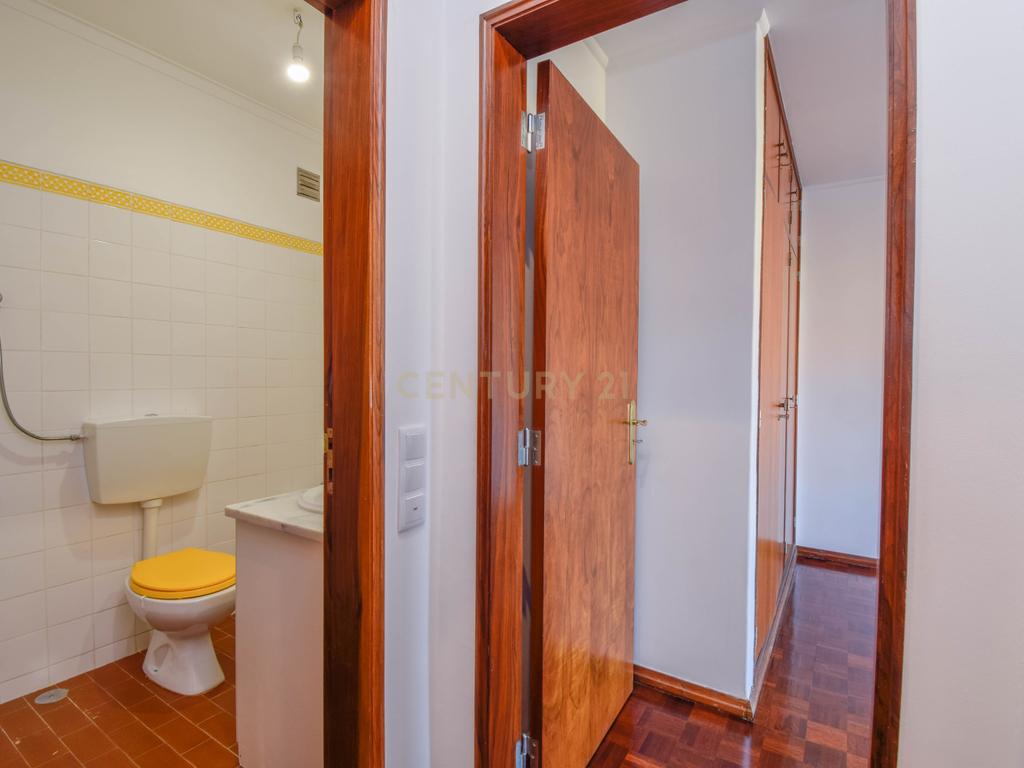 Apartamento T3 com Vista Mar, em São João do Estoril - Image 17