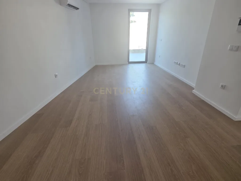 Moderno T2 Novo em Vila Nova de Gaia com Vista para a Cidade - Image 12
