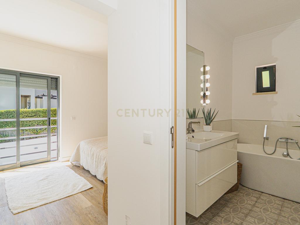 Moradia com 3 Quartos com Piscina - Urbanização Quinta do Rogel - Alcantarilha - Algarve - Image 26