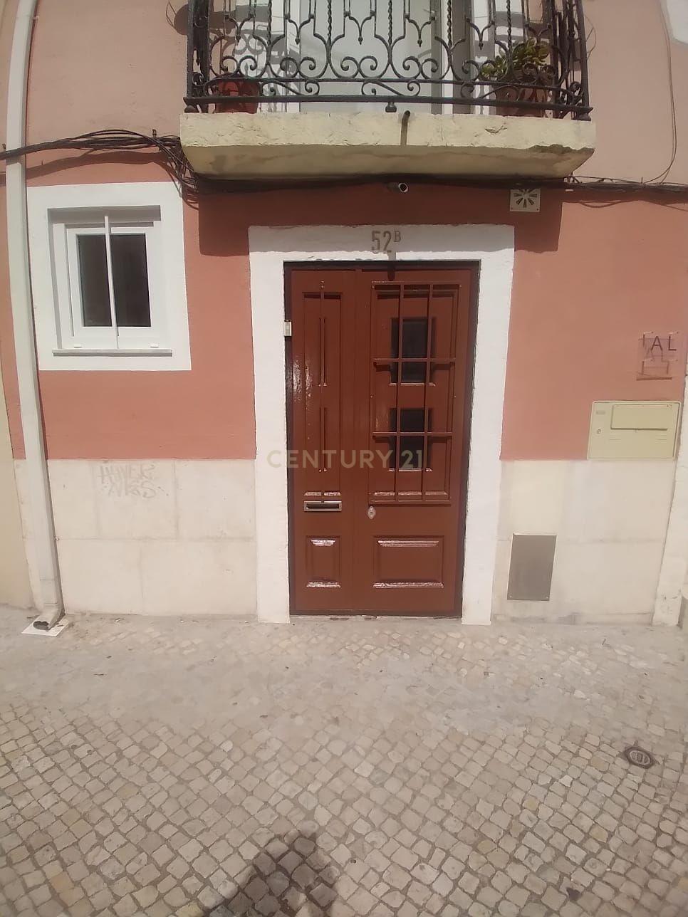 Armazém - Transformado em T1+1 habitacional - Metro Anjos - Image 2