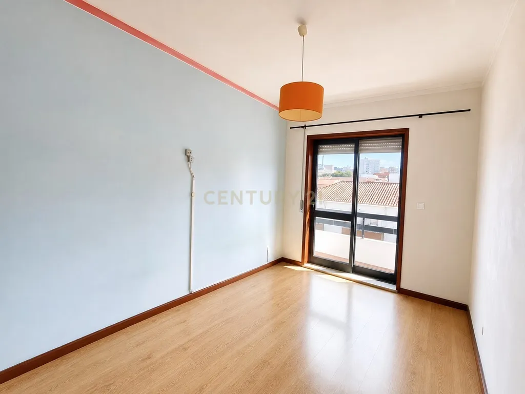 Apartamento T2 com Vista Panorâmica em Vila Nova de Gaia - Image 16