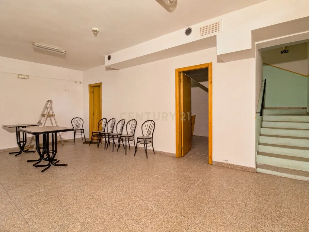 Loja equipada no Centro de Bragança - Image 13