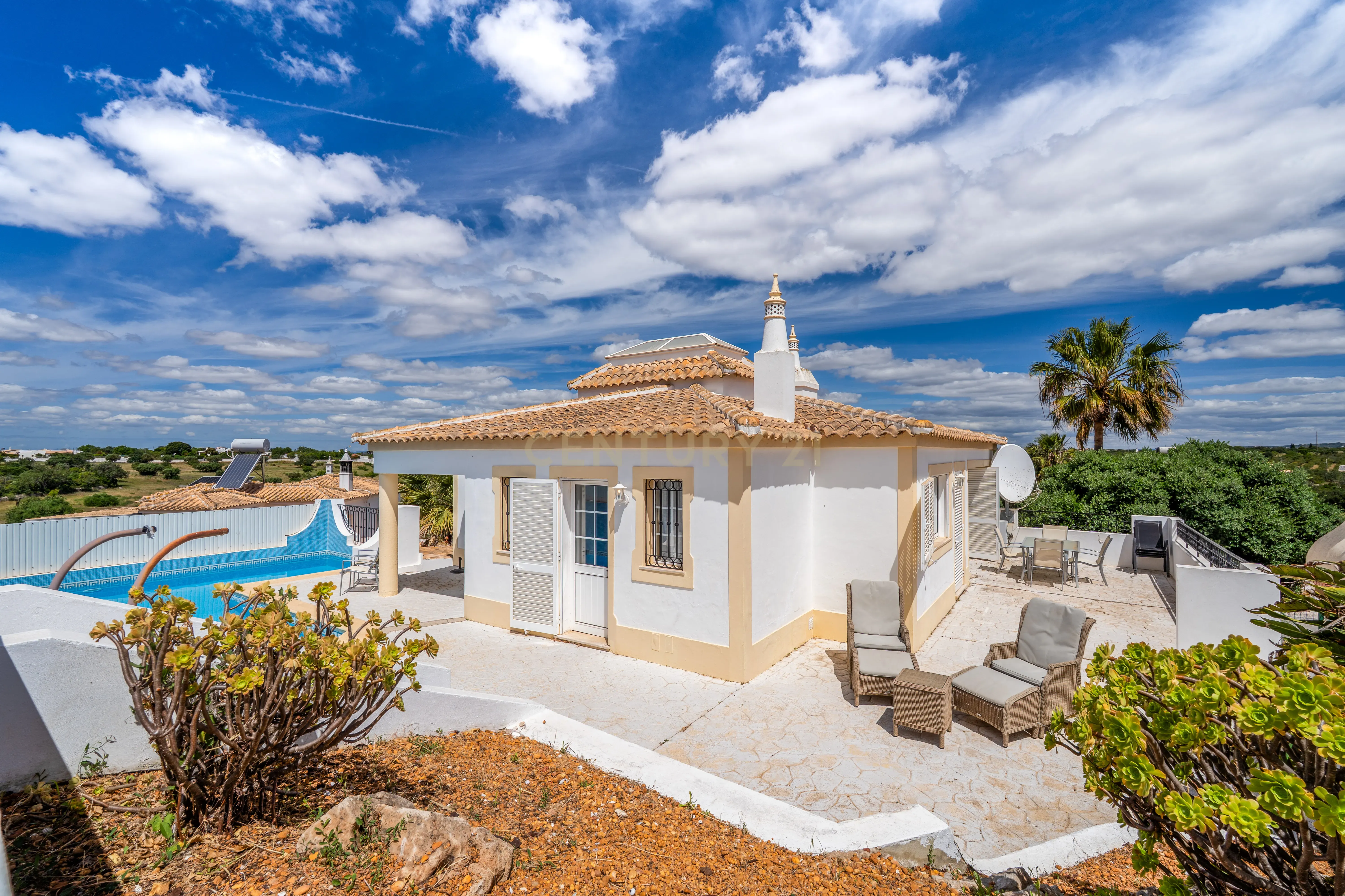 Fotografia 3 de Moradia Isolada com 3 Quartos, Piscina e Garagem em Albufeira