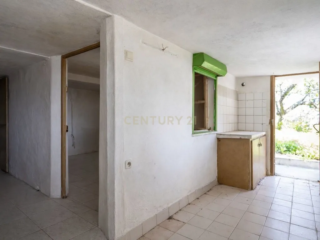 Excelente oportunidade de investimento no centro de São Martinho do Bispo, Coimbra. As referências C0289-01959 (moradia e terreno) e C0289-01957 (terreno) são vendidas em conjunto. - Image 39