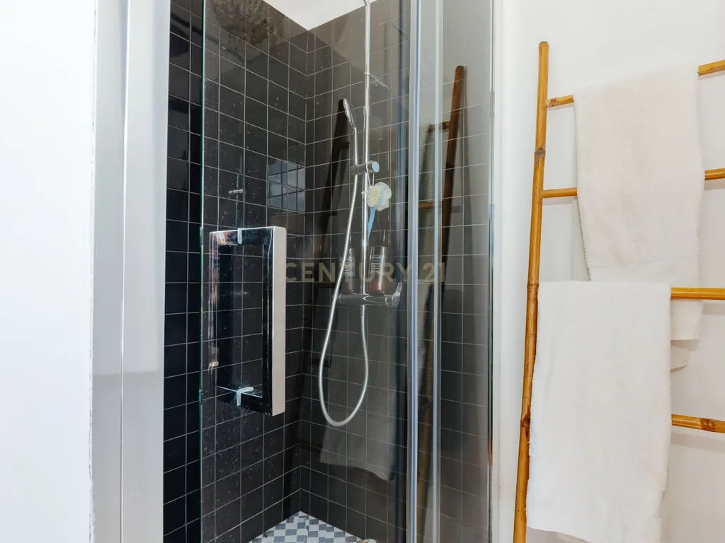 Moradia de Charme Renovada | Piscina | A 3 minutos da Praia da Parede - Image 28