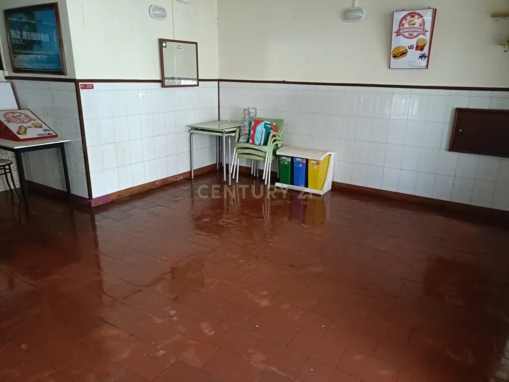 Espaço Comercial na Rua Passos Manuel, Alhandra - Image 9