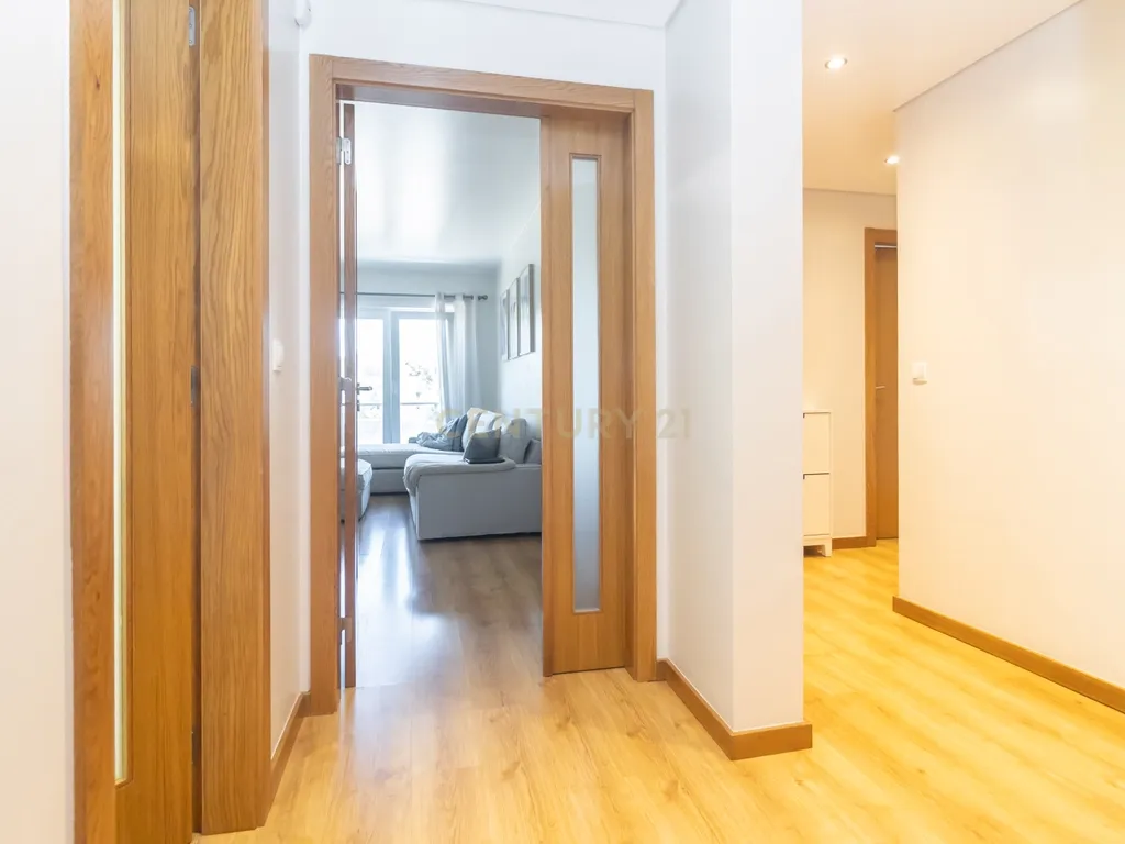 T3 com 125 m² | Quinta de São Macário | Suíte, Varanda e Arrecadação - Image 5
