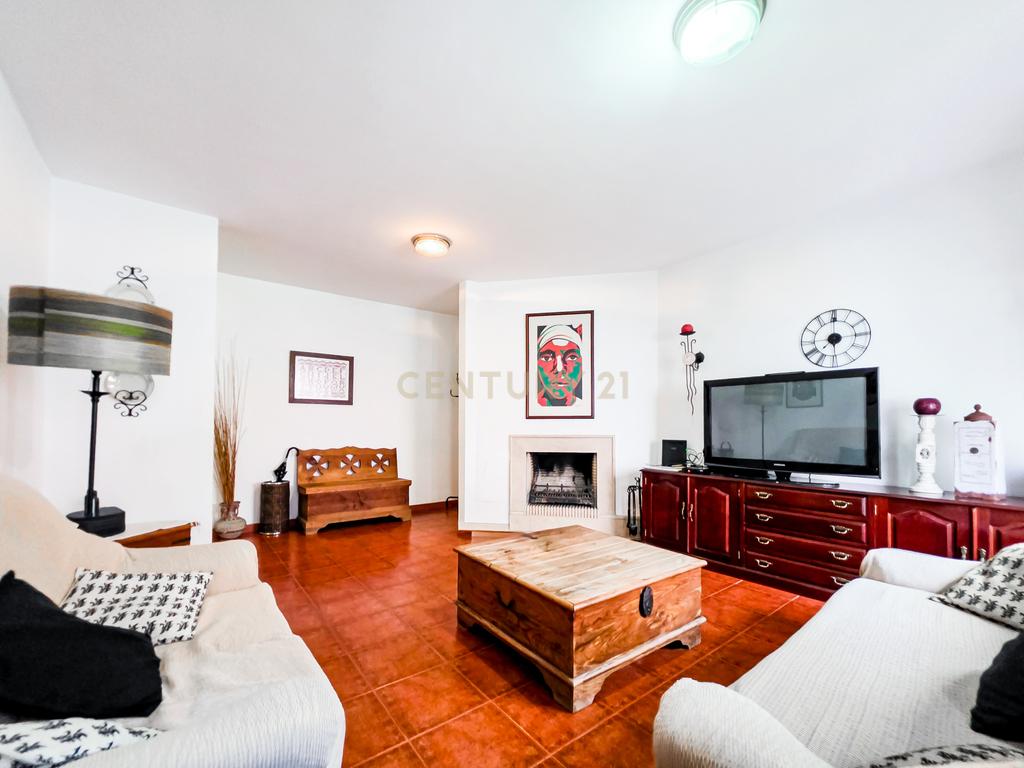 Apartamento T3 na Rua Afonso Castro, em Setúbal com Vista Panorâmica - Image 1